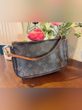 Louis Vuitton Pochette